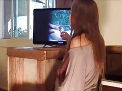 Femme aime la recherche en ligne