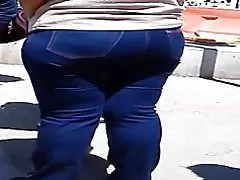 Une mature avec des nalgotas