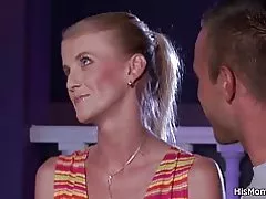 Chatte poilue mature et teen lesbiennes