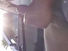 Mamie à lunettes énorme cum flash !