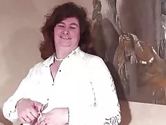 Grosse vieille grand-mère avec vagin poilu